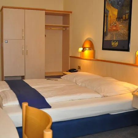 Готель Partner Strauss 3*